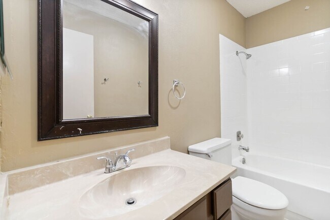 Building Photo - Charming 3-Bedroom Home Available for Rent!