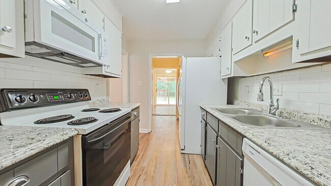 Building Photo - Cute Ranch in Columbia County!