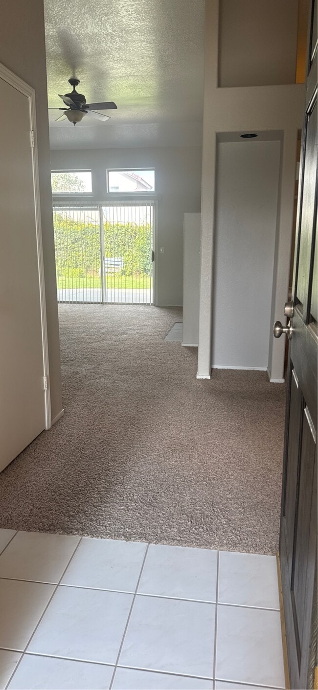 Building Photo - 10704 Sunset Canyon Dr