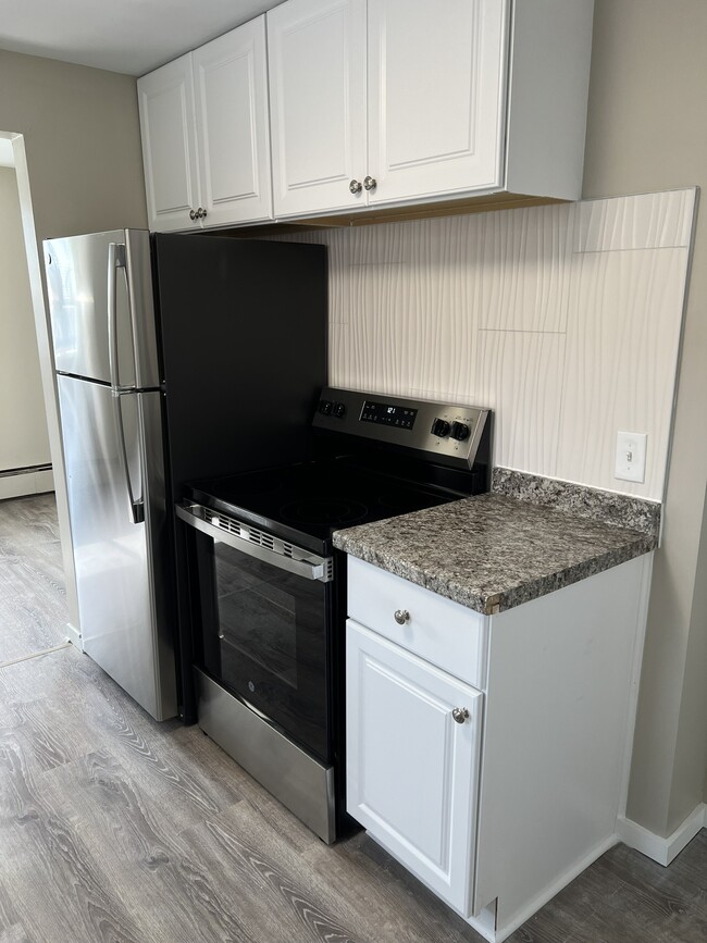 Kitchen/New Refrigerator/stoe - 365 Englewood Ave