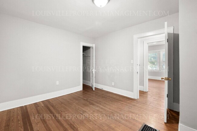 Building Photo - 3100 Grand Ave