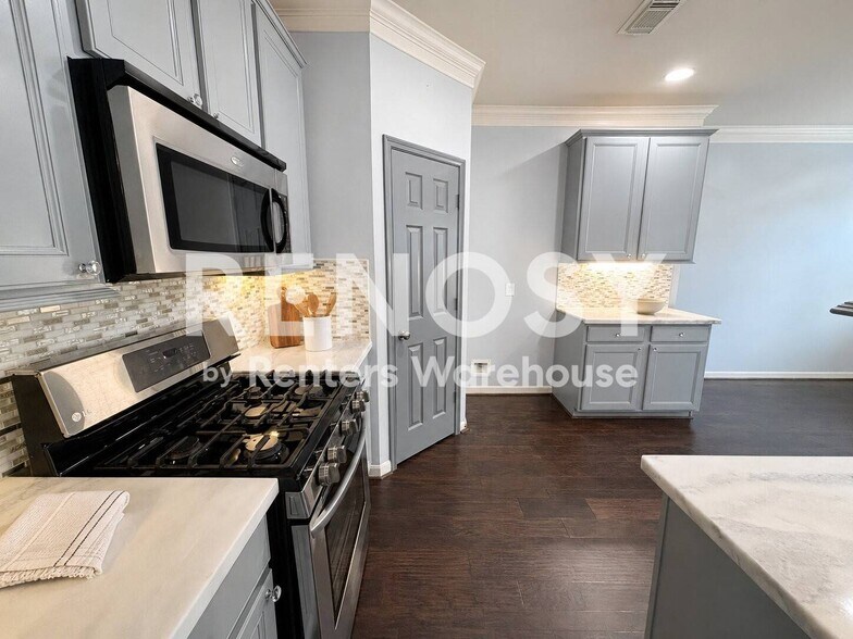 Building Photo - 16935 Jelly Park Stone Dr