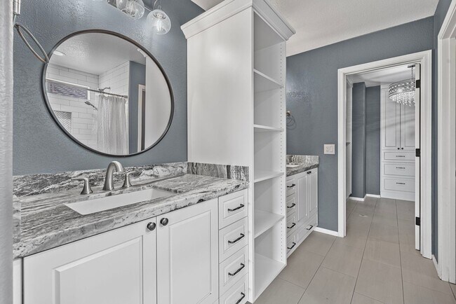 Building Photo - Lovely 3 bed / 2.5 bath Home in the Power ...