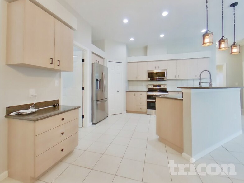 Building Photo - 4903 Cedar Oak Way