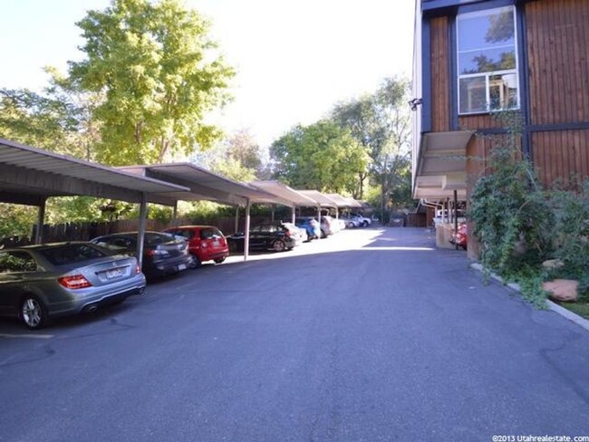 Building Photo - Great 2 bedroom Condo now Available!