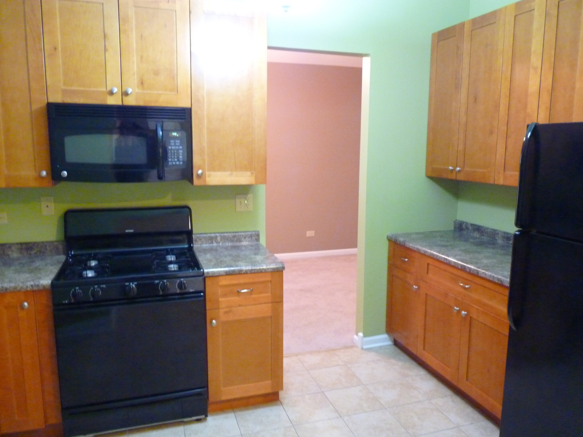 Kitchen w/Ceramic Tile - 1236 S Washington St