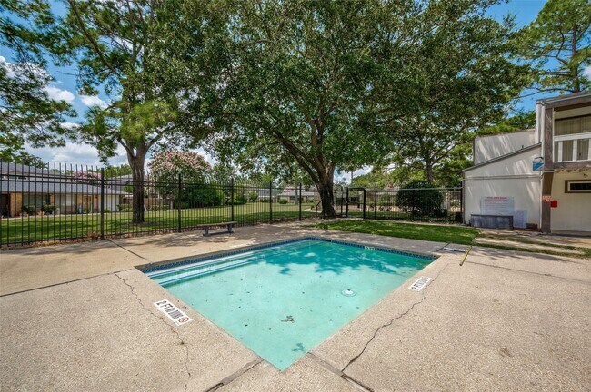 Building Photo - 12042 Mighty Oak Dr