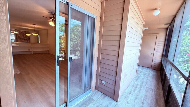Building Photo - 10555 Turtlewood Ct