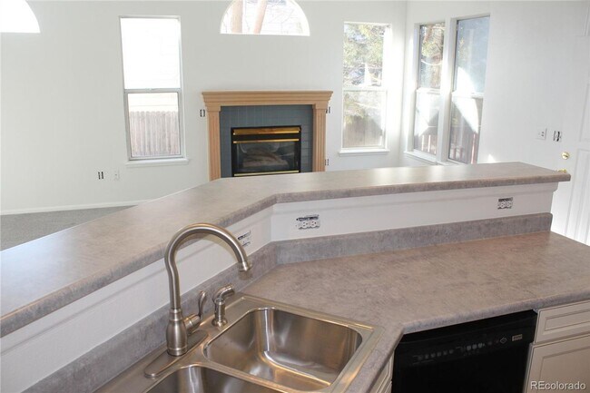 Building Photo - Home in Saddlebrook, Parker!