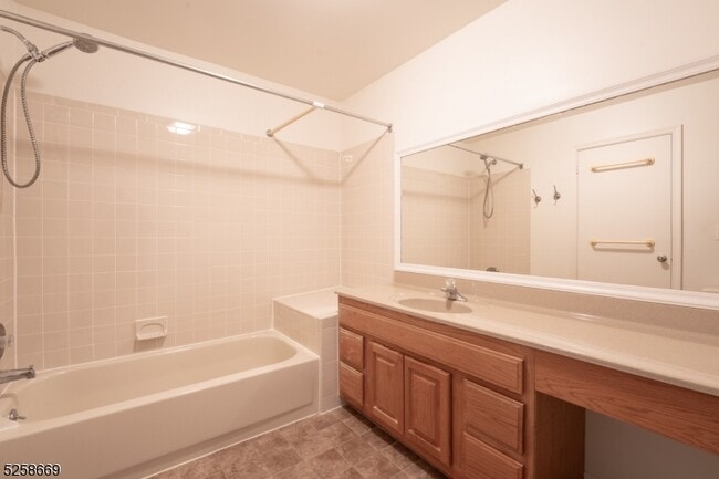 Building Photo - 14 Homestead Ln