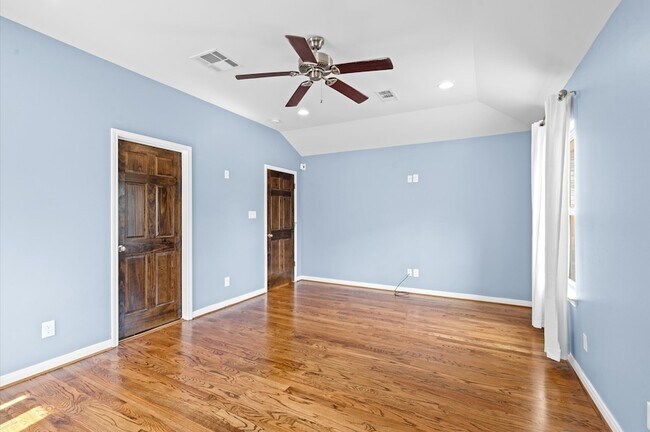 Building Photo - 1526 Adkins Rd