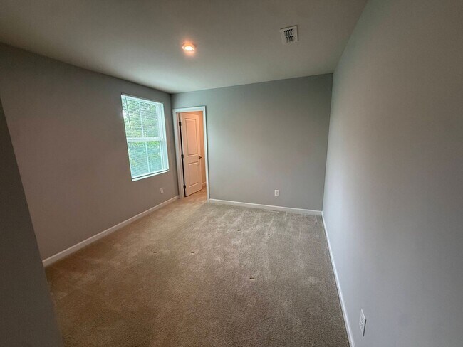 Building Photo - Like-New 4BR Home in Christiana | Open Floor Plan + Large Backyard!