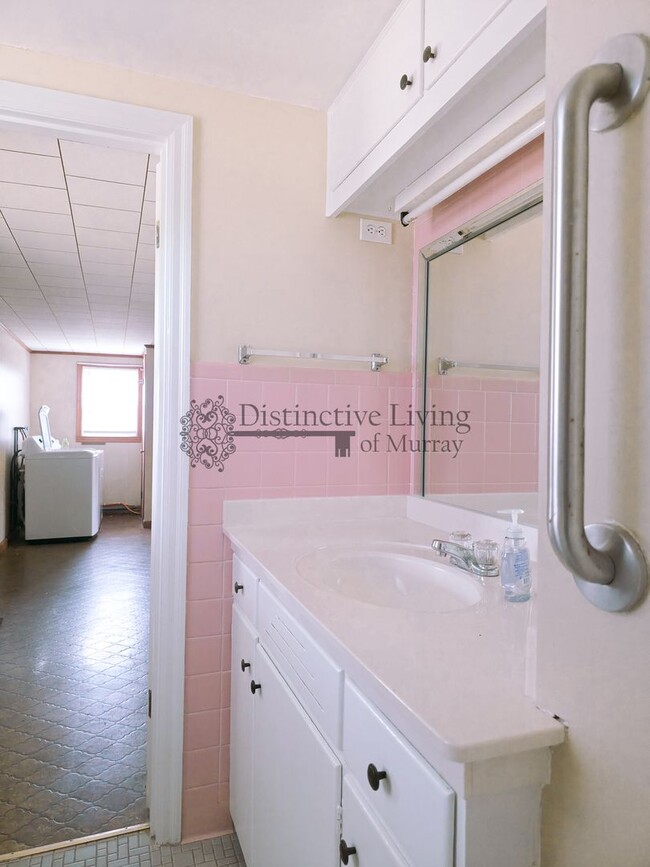 Building Photo - Attention Front Porch Sittin' Lovers- 2 bed 1 bath house in the country in Hazel