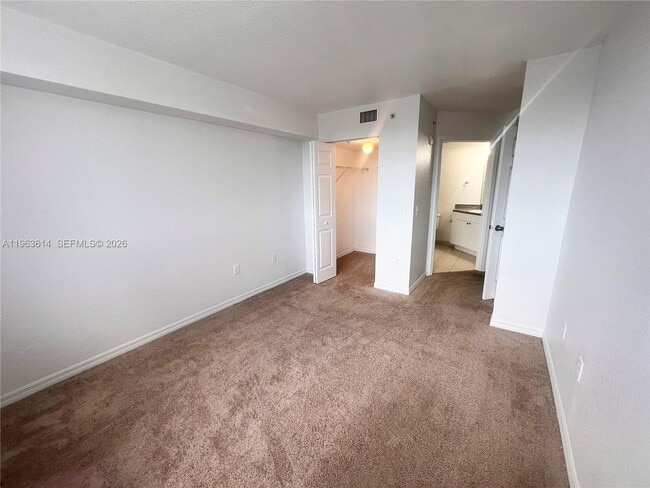 Building Photo - 13800 NE 3rd Ct