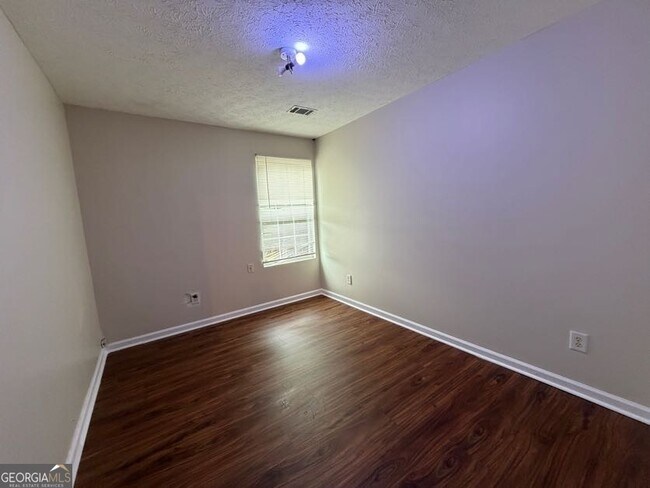 Building Photo - 5196 Tew Ln SW