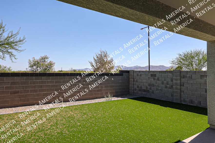 Building Photo - 17817 W Country Club Terrace