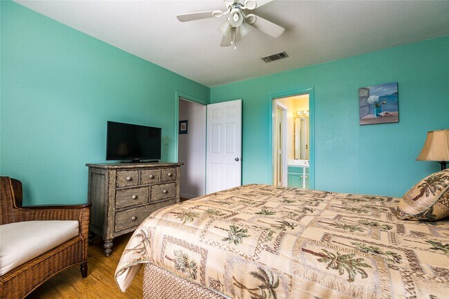 Building Photo - 16530 Bermuda Way