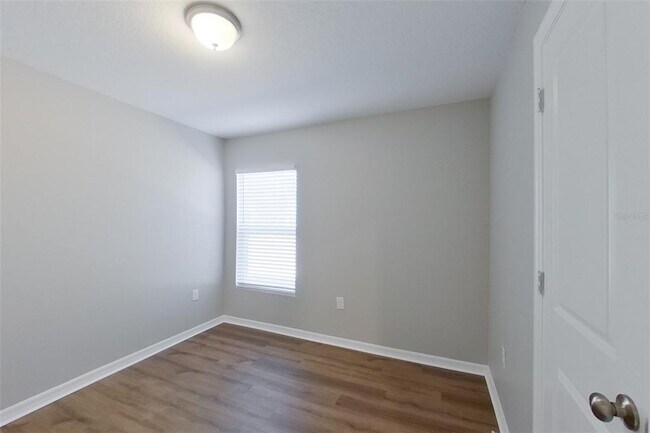 Building Photo - 9810 N Santee Terrace