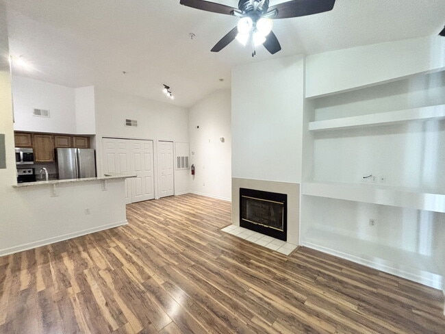 Building Photo - 8300 Elm Park Dr