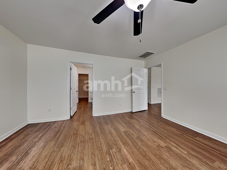 Building Photo - 220 Orion Way