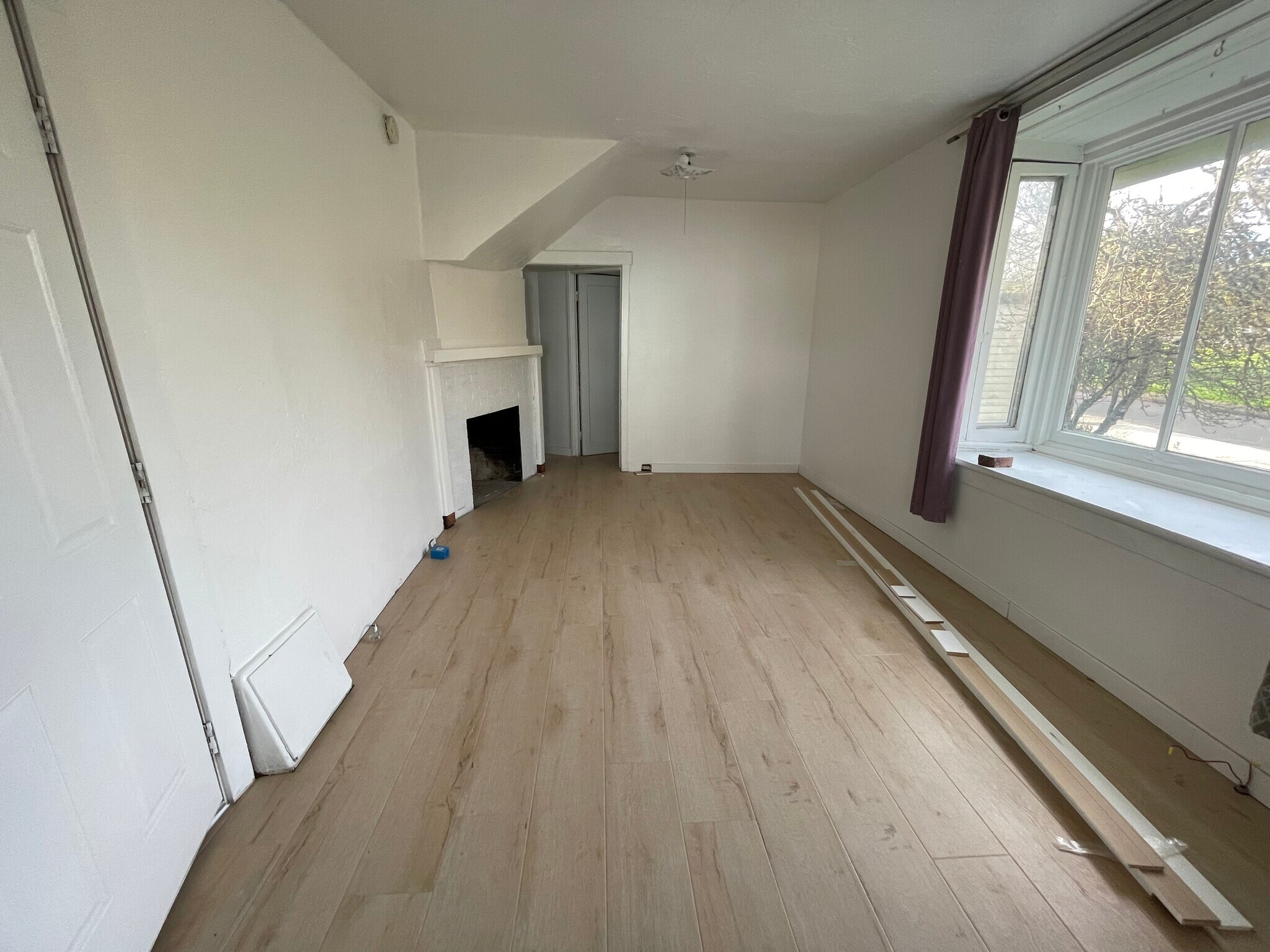 Building Photo - 390 W 19th Ave