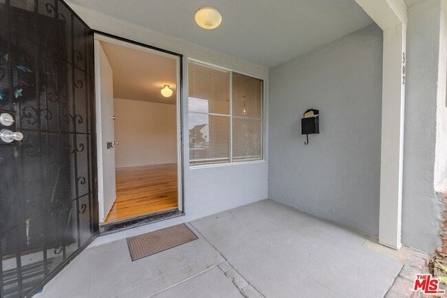 Building Photo - 302 N Maple St