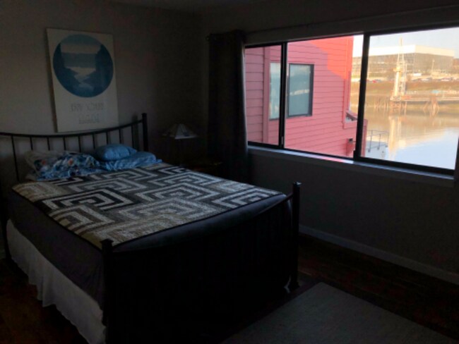 Building Photo - 710 NW Naito Pkwy