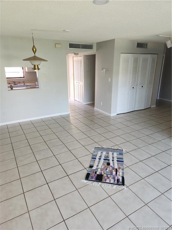 Building Photo - 2050 Oleander Blvd