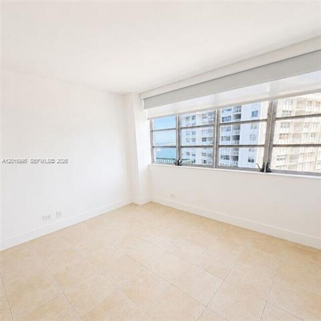 Building Photo - 1408 Brickell Bay Dr