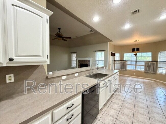 Building Photo - 204 N Magnolia Ct