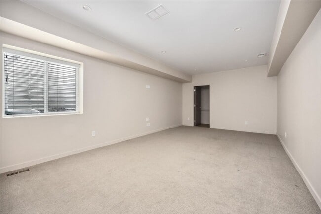 Building Photo - Upscale rear unit in the heart of Denver!