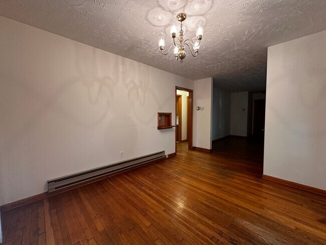 Building Photo - *Move in Special - Spacious 3 bedroom/ 2.5 bath home near Exit 8 - Morristown, TN