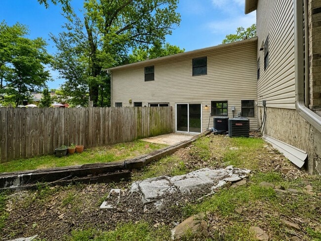 Building Photo - Remodeled 2 Bed/ 1.5 Bath Townhouse in Batesville!