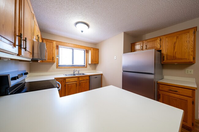 Building Photo - 5445 Orleans Ln N
