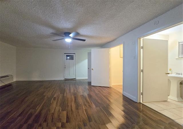 Building Photo - 648 Penguin Dr