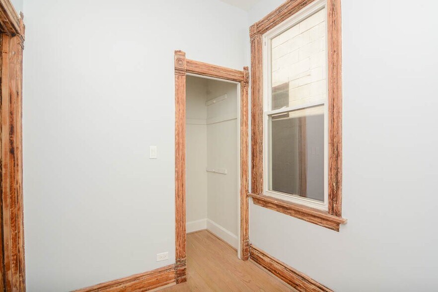 Building Photo - 921 N Winchester Ave