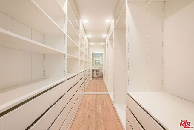 Building Photo - 2228 Prospect Ave