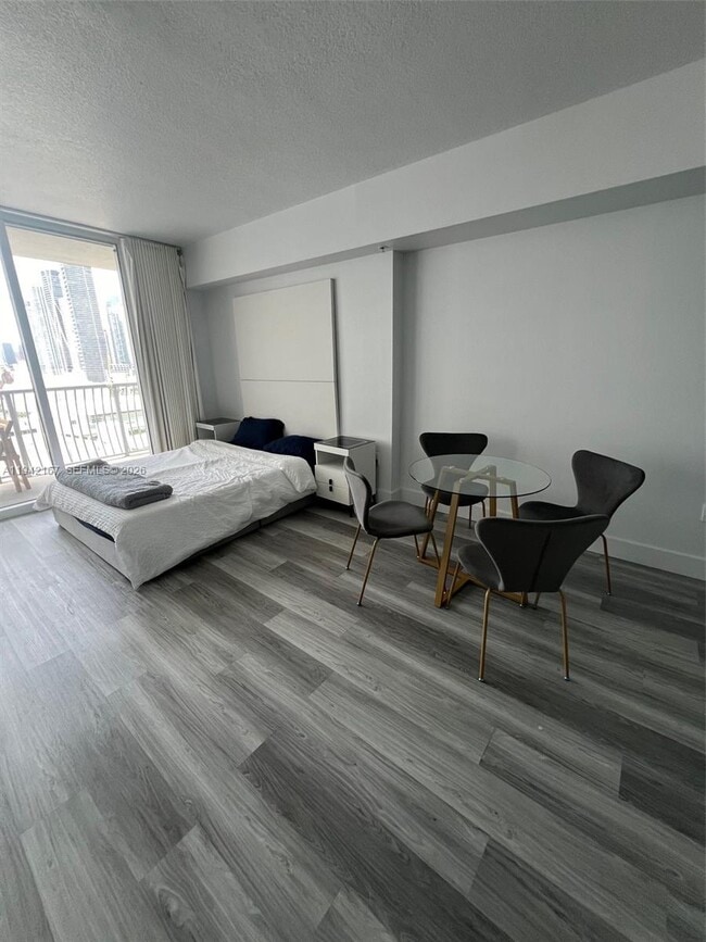 Building Photo - 1750 N Bayshore Dr