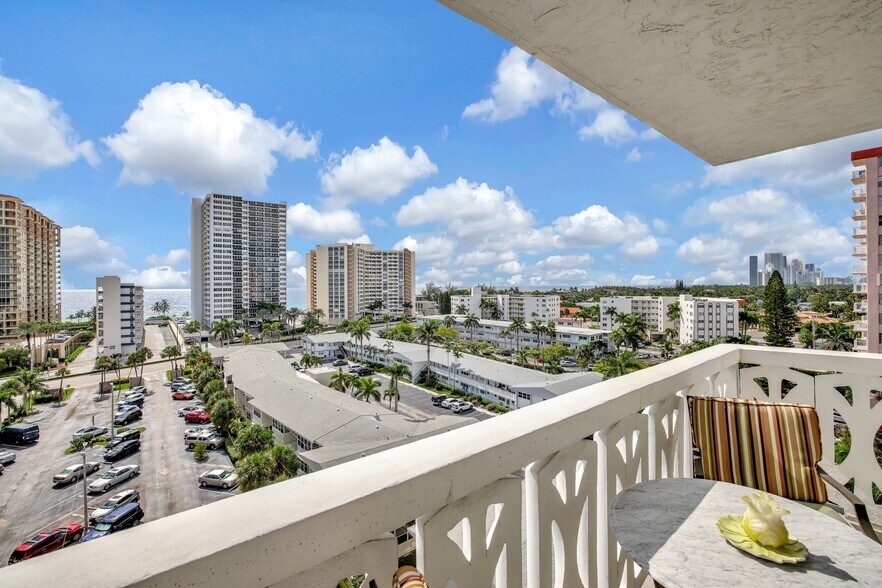 Building Photo - 3113 S Ocean Dr