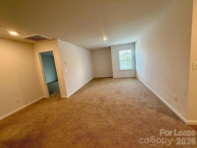 Building Photo - 13023 Newburgh Green Dr