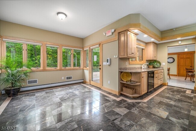 Building Photo - 36 Rocktown Hill Rd