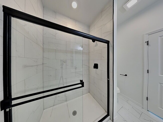 Building Photo - 475 Linden Ave S