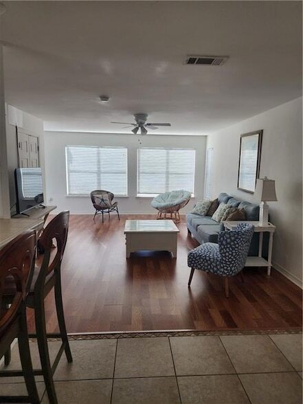 Building Photo - 870 Marina Dr