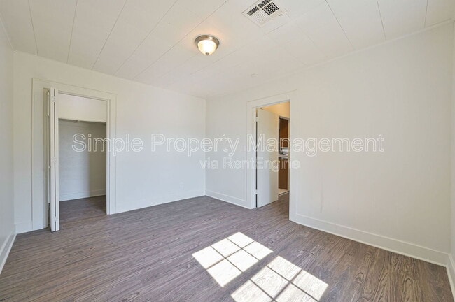 Building Photo - 713 SW 25th St
