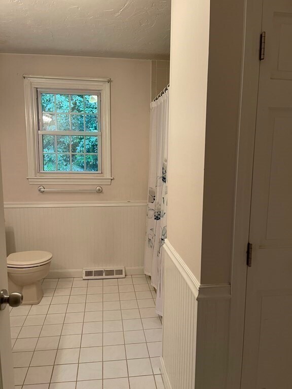Building Photo - 24 Camelot Ct