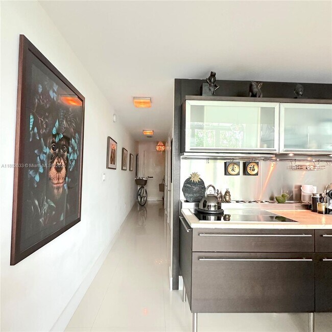 Building Photo - 6000 Collins Ave