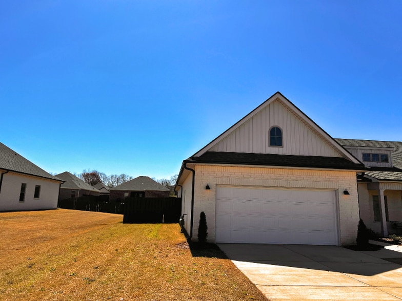 Building Photo - 6117 Ruby Grace Cir SE
