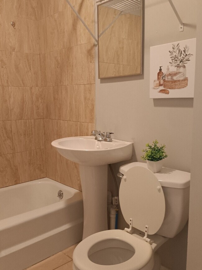 Building Photo - 125 Salina St