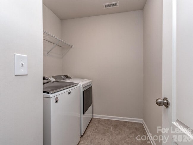 Building Photo - 2118 Killian Creek Dr