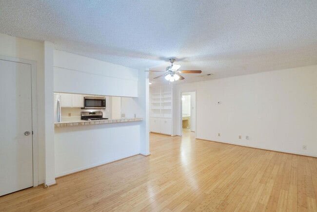 Building Photo - 1240 Barton Hills Dr